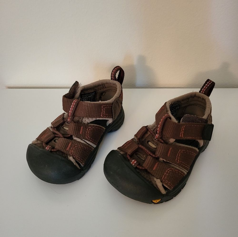 Keen Newport H20 Boy's Hiking Sandals {Little Boy's 4}